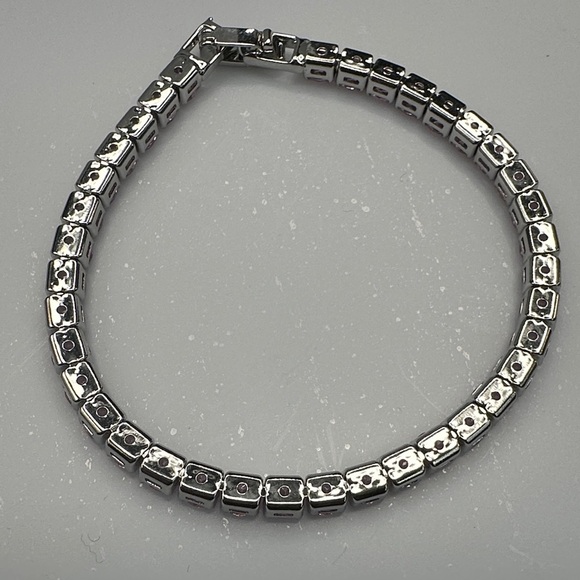 Elegant Silver tone and Pink Tennis Bracelet - Picture 4 of 7
